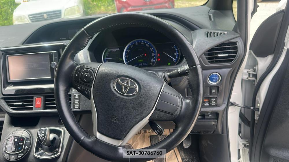 Toyota VOXY HYBRID 2014 6789013-13