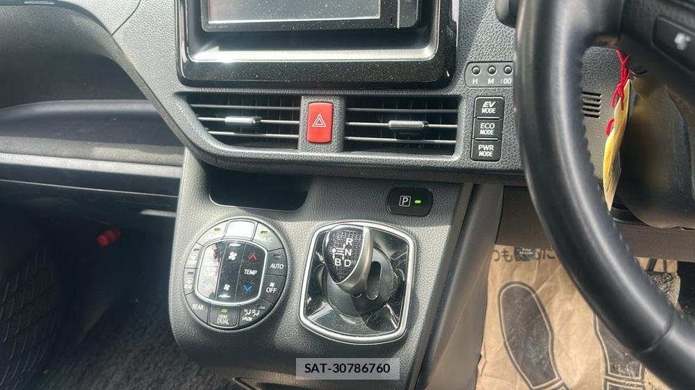 Toyota VOXY HYBRID 2014 6789013-18