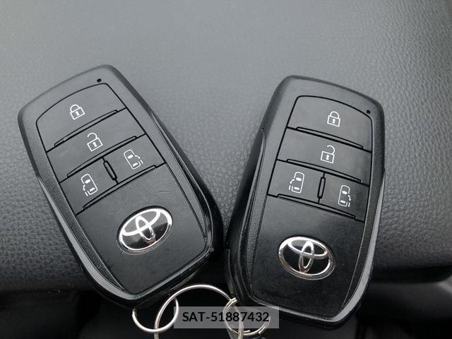 Toyota VOXY HYBRID 2022-09 7563076-29