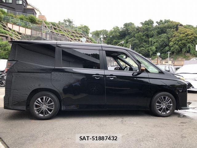 Toyota VOXY HYBRID 2022-09 7563076-5