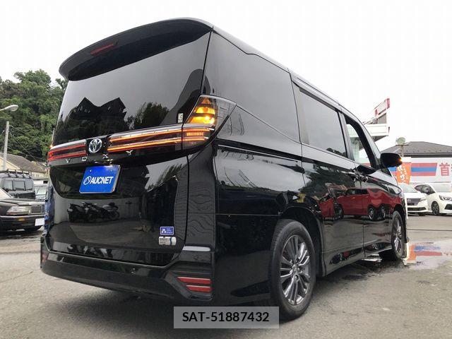Toyota VOXY HYBRID 2022-09 7563076-7