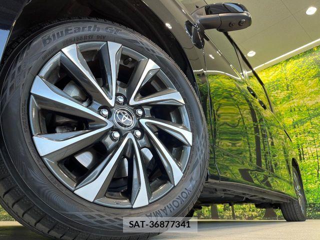 Toyota VOXY HYBRID 2023-12 7563073-12