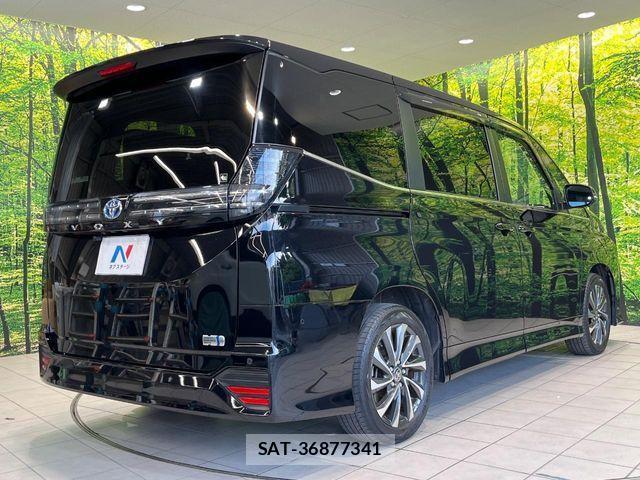 Toyota VOXY HYBRID 2023-12 7563073-16