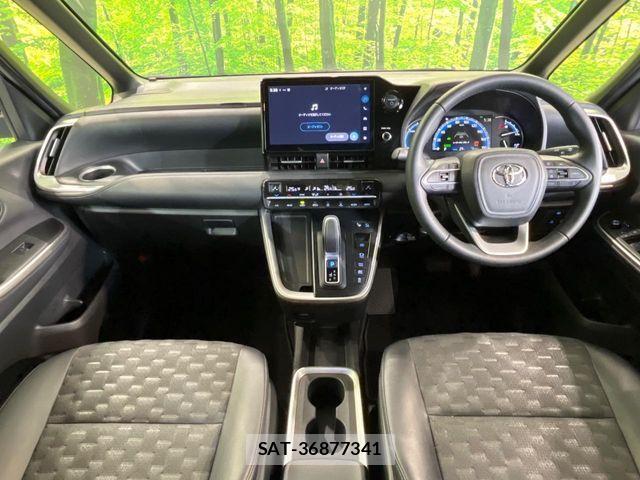 Toyota VOXY HYBRID 2023-12 7563073-1