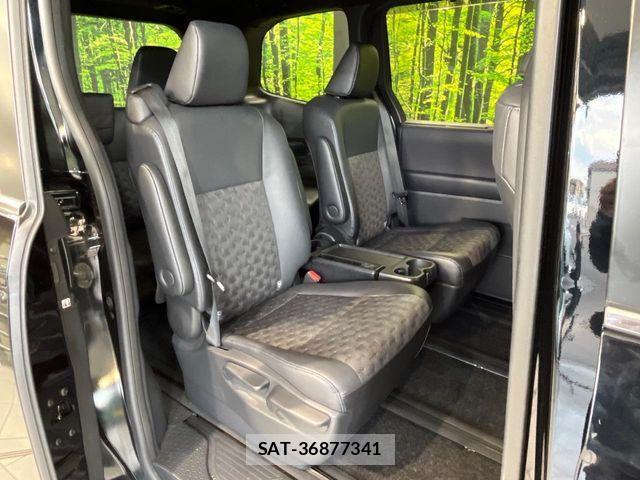 Toyota VOXY HYBRID 2023-12 7563073-8