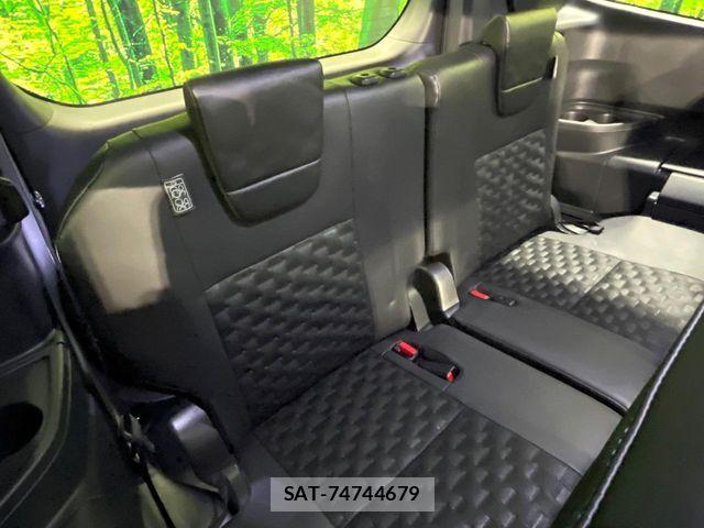 Toyota VOXY HYBRID 2024-10 7563071-9