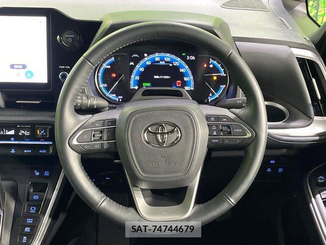 Toyota VOXY HYBRID 2024-10 7563071-11