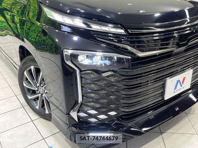 Toyota VOXY HYBRID 2024-10 7563071-12