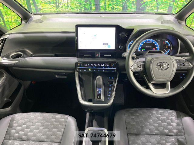 Toyota VOXY HYBRID 2024-10 7563071-1