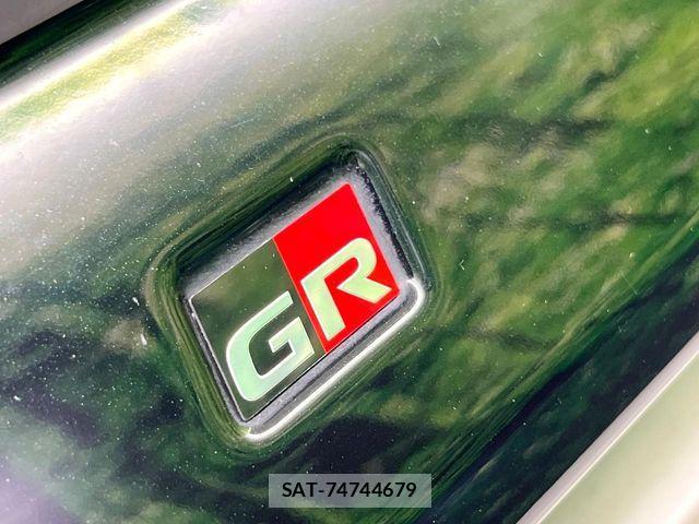 Toyota VOXY HYBRID 2024-10 7563071-2