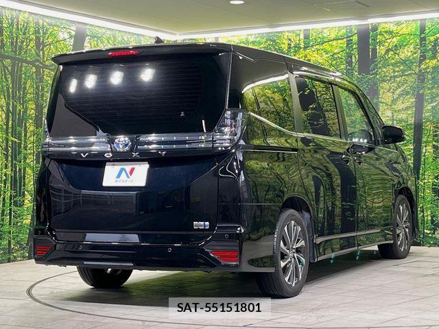 Toyota VOXY HYBRID 2023-07 7563074-17