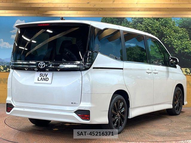 Toyota VOXY HYBRID 2026-05 7563068-18