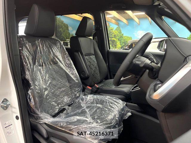 Toyota VOXY HYBRID 2026-05 7563068-8