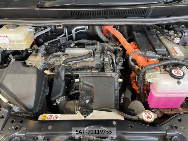 Toyota VOXY HYBRID 2021-07 7563075-18