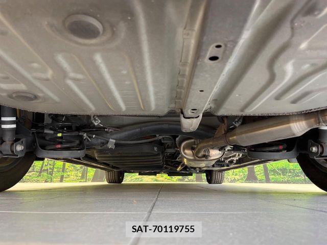 Toyota VOXY HYBRID 2021-07 7563075-19
