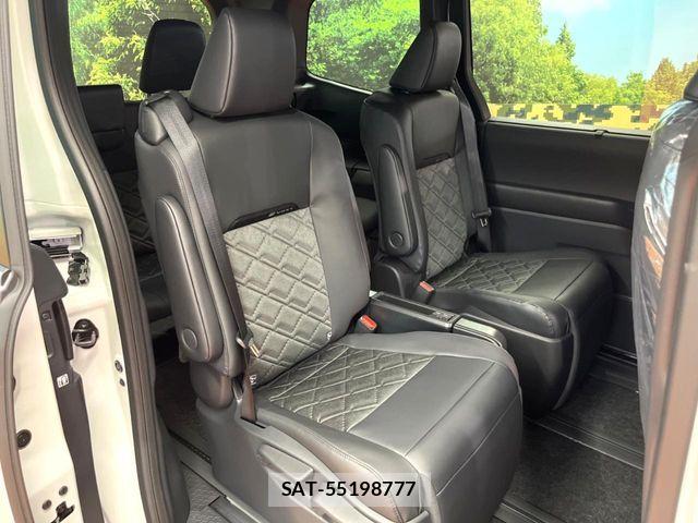 Toyota VOXY HYBRID 2026-05 7563069-10