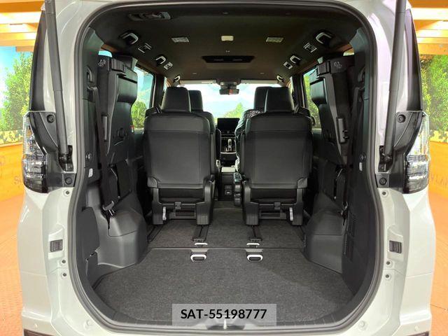 Toyota VOXY HYBRID 2026-05 7563069-12