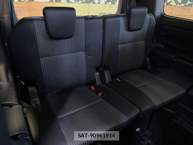 Toyota VOXY HYBRID 2018-04 7563077-10