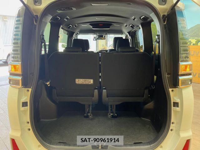 Toyota VOXY HYBRID 2018-04 7563077-11