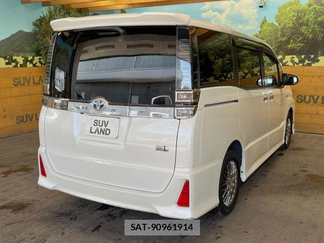 Toyota VOXY HYBRID 2018-04 7563077-17