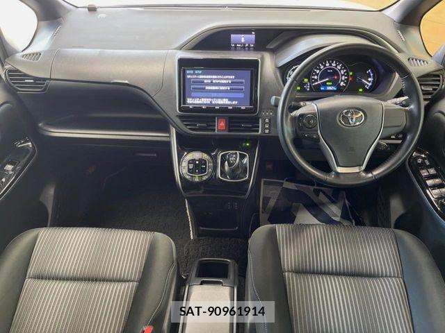 Toyota VOXY HYBRID 2018-04 7563077-1