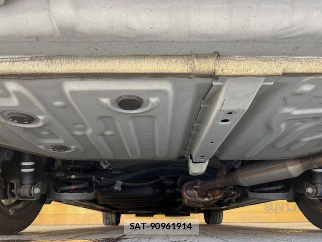 Toyota VOXY HYBRID 2018-04 7563077-19