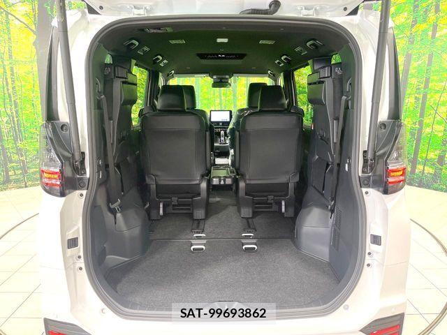 Toyota VOXY HYBRID 2026-05 7563070-12