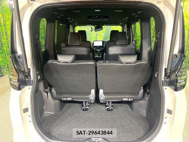 Toyota VOXY HYBRID 2023-11 7563072-11