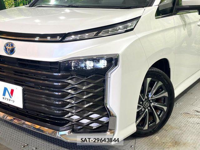 Toyota VOXY HYBRID 2023-11 7563072-14