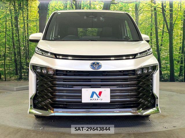 Toyota VOXY HYBRID 2023-11 7563072-15