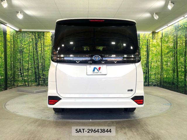 Toyota VOXY HYBRID 2023-11 7563072-16