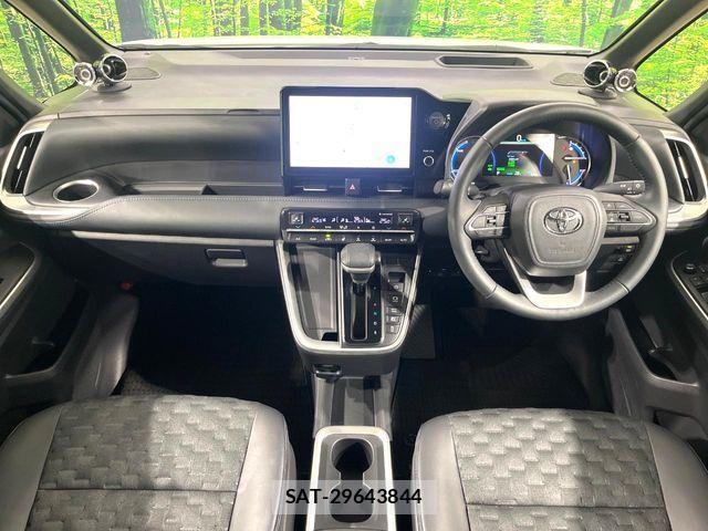 Toyota VOXY HYBRID 2023-11 7563072-1