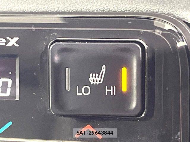 Toyota VOXY HYBRID 2023-11 7563072-6