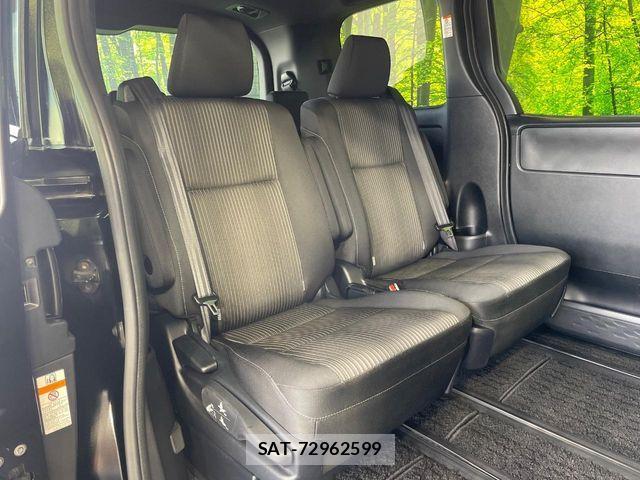 Toyota VOXY HYBRID 2018-01 7621296-9