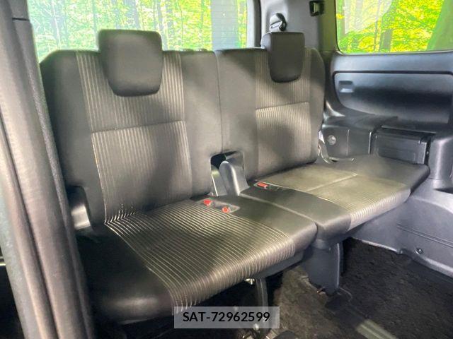 Toyota VOXY HYBRID 2018-01 7621296-10