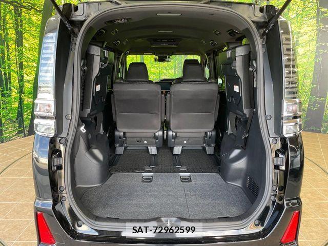 Toyota VOXY HYBRID 2018-01 7621296-11