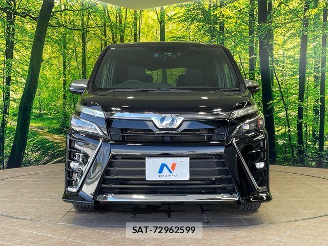 Toyota VOXY HYBRID 2018-01 7621296-15