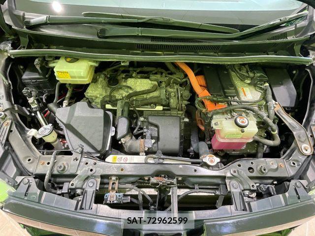 Toyota VOXY HYBRID 2018-01 7621296-18