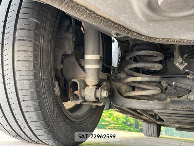 Toyota VOXY HYBRID 2018-01 7621296-19