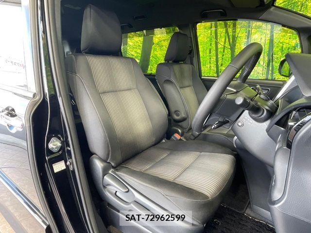 Toyota VOXY HYBRID 2018-01 7621296-8