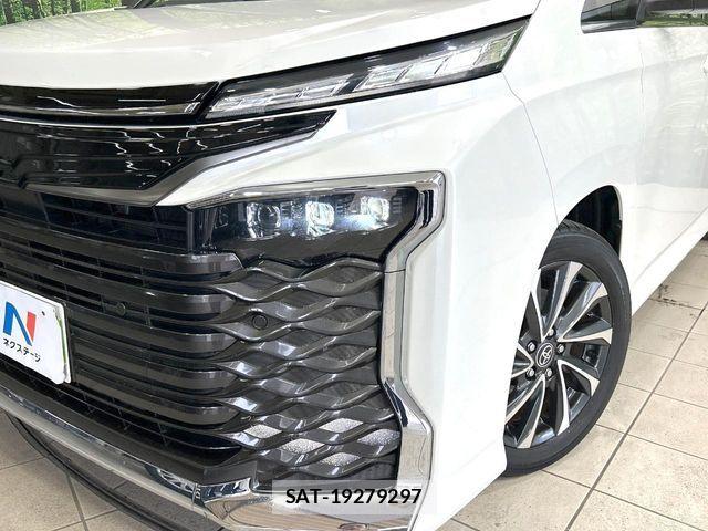 Toyota VOXY HYBRID 2023-01 7621281-13
