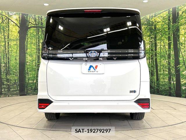 Toyota VOXY HYBRID 2023-01 7621281-15