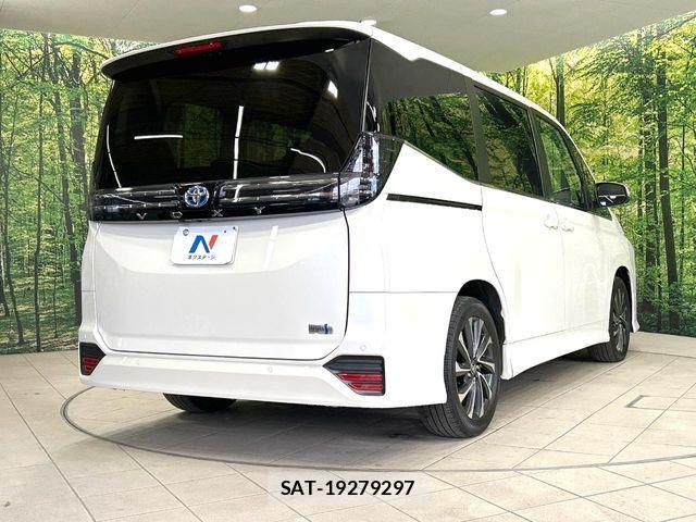 Toyota VOXY HYBRID 2023-01 7621281-17