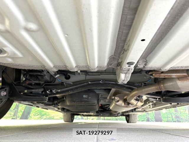 Toyota VOXY HYBRID 2023-01 7621281-19