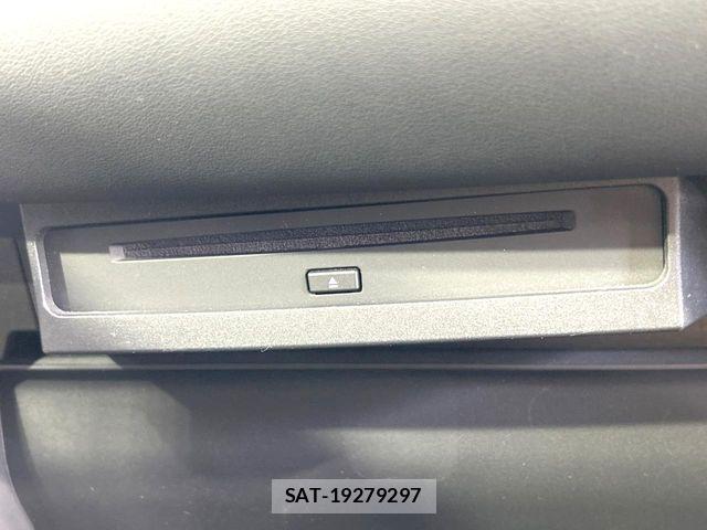 Toyota VOXY HYBRID 2023-01 7621281-5
