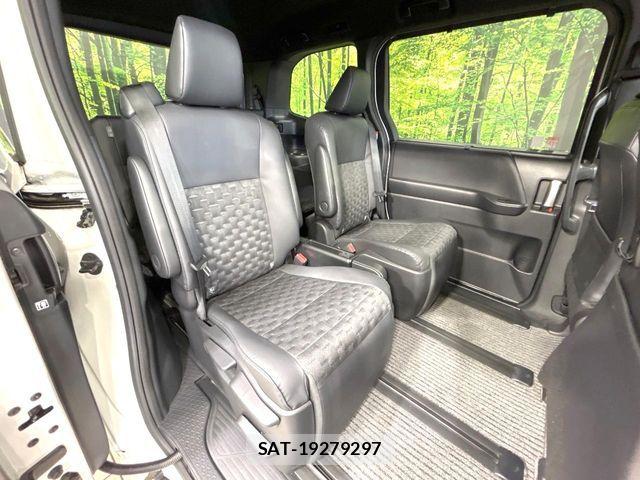 Toyota VOXY HYBRID 2023-01 7621281-8