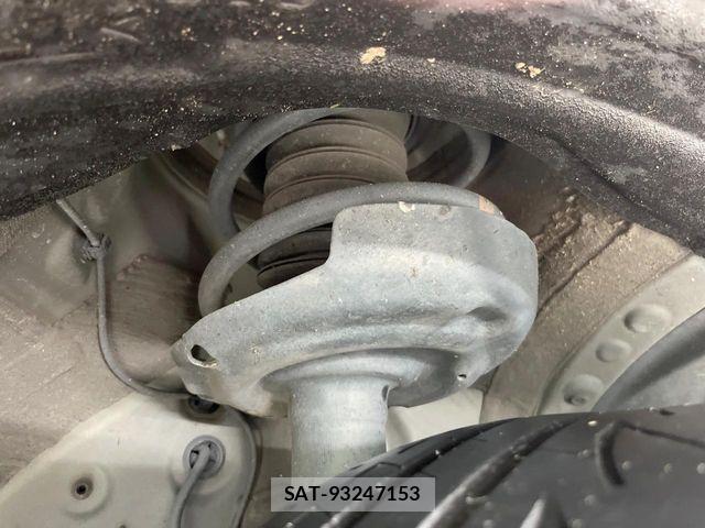 Toyota VOXY HYBRID 2022-09 7621288-19