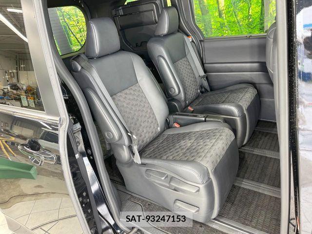 Toyota VOXY HYBRID 2022-09 7621288-8
