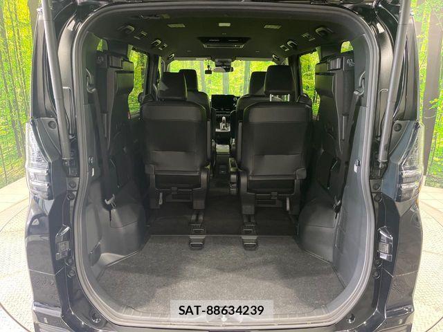 Toyota VOXY HYBRID 2022-07 7621276-10