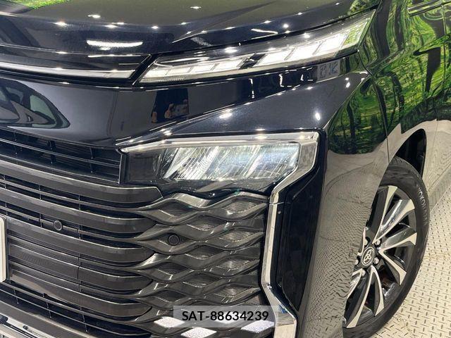 Toyota VOXY HYBRID 2022-07 7621276-12